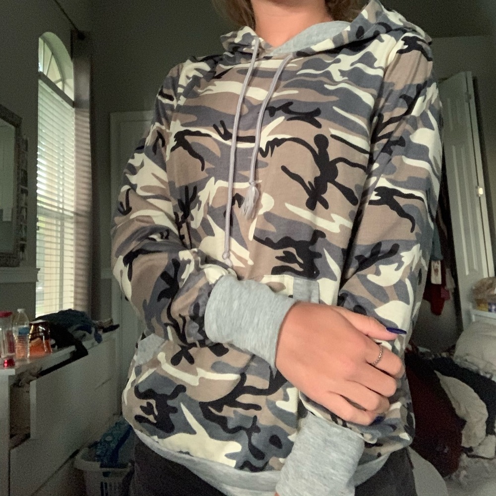 CAMO SWEATSHIRT!